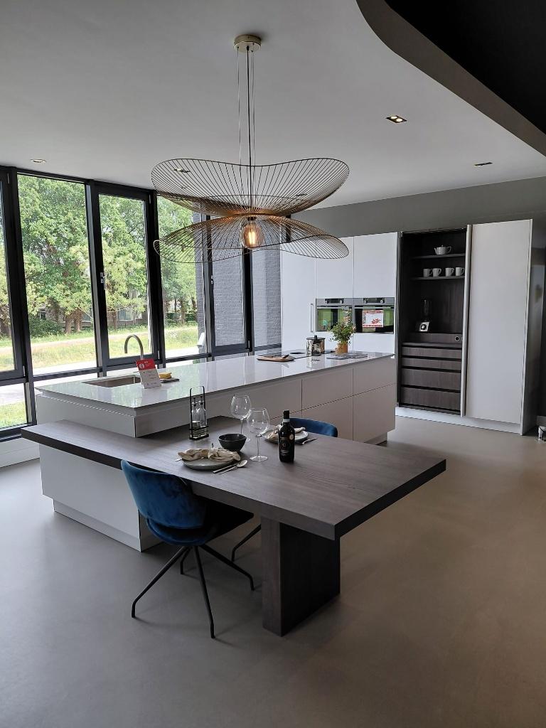 Complete showroomkeukens in de aanbieding –wegens verbouwing, Ophalen, Overige typen, Zo goed als nieuw, Met kookeiland