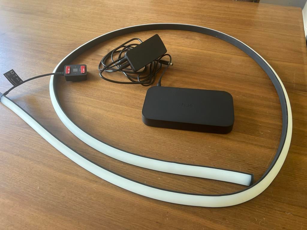 Philips Hue Play HDMI Sync Box + 55 inch ledstrip, Ophalen of Verzenden, Zo goed als nieuw