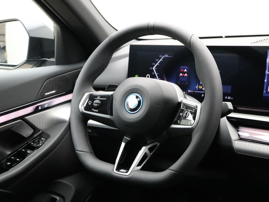 BMW i5 eDrive40 M Sport Edition 84 kWh (bj 2025, automaat), Automaat, 2095 kg, Achterwielaandrijving, Zwart