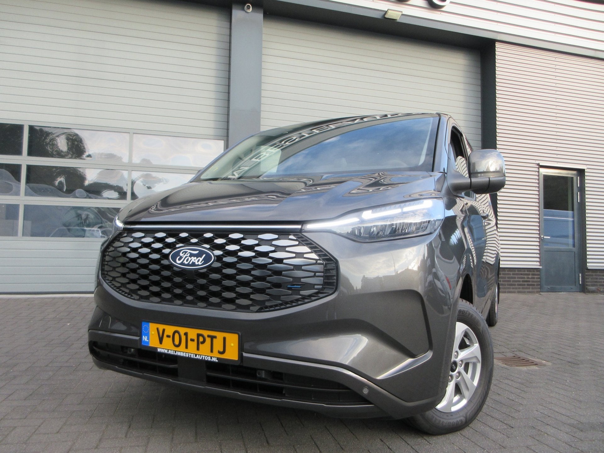 Ford E-Transit Cust. 340 L2 Limited, 71kWh, 218pk, Carplay,, Automaat, Achterwielaandrijving, Gebruikt, 71 kWh