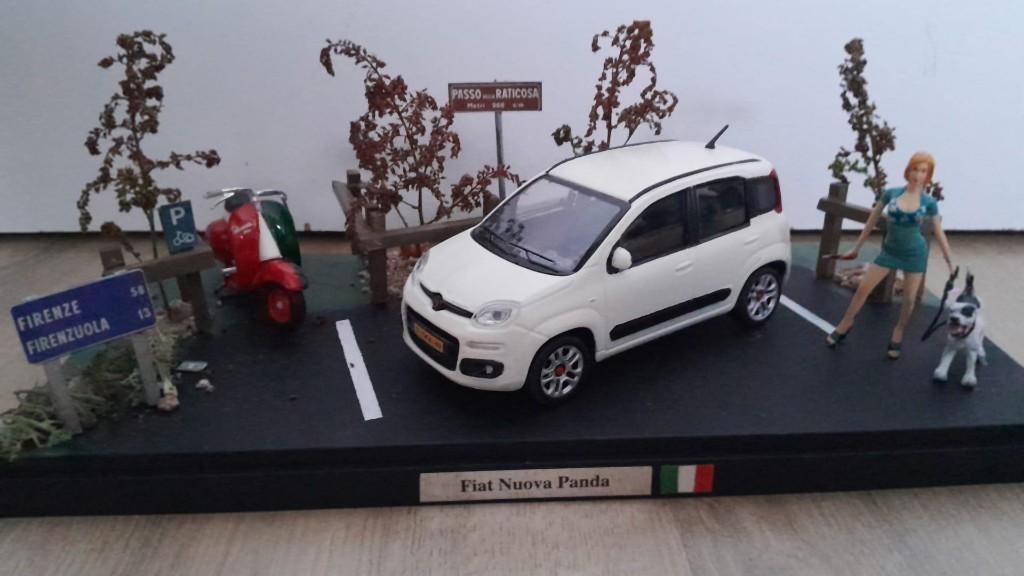 schaalmodel Fiat Panda Vespa diorama schaal 1/24, Ophalen of Verzenden, Zo goed als nieuw, Auto, Overige merken