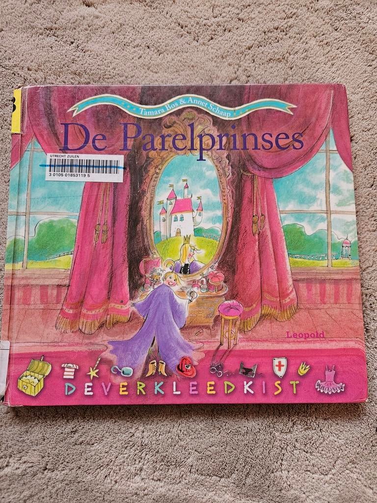De Parelpinses: De Verkleedkist - Tamara Bos & Annet Schaap, Boeken, Ophalen of Verzenden, Gelezen, Tamara Bos & Annet Schaap