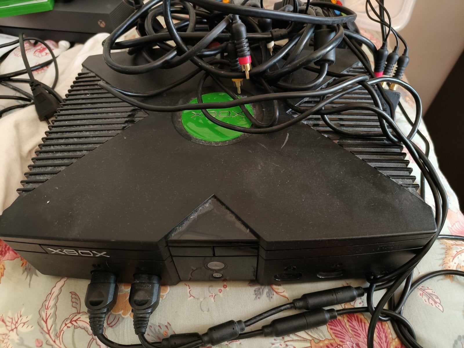 Originele Xbox met 2 controllers en kabels, Spelcomputers en Games, Spelcomputers | Xbox Original, Gebruikt, Met 2 controllers