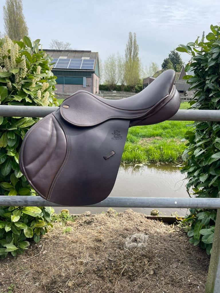 Fairfax springzadel classic plain flap jump 17.5 inch bruin, Dieren en Toebehoren, Ophalen, Zo goed als nieuw