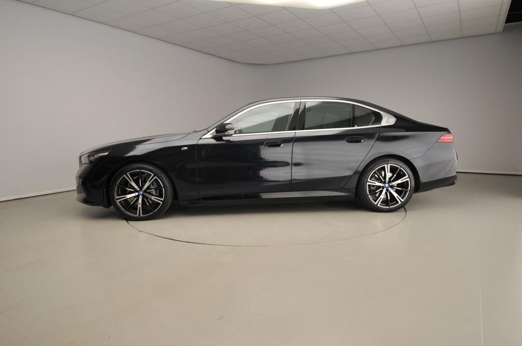 BMW i5 Sedan eDrive40 | M-Sportpakket | LED | HUD | Active c, Automaat, Gebruikt, Zwart, Met garantie (alle)