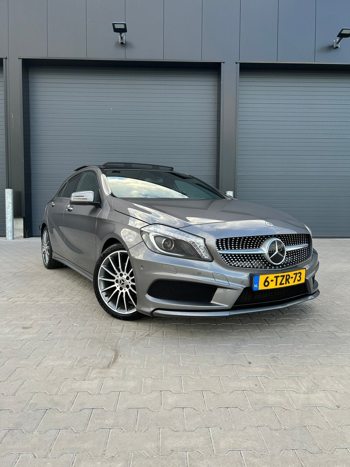 Mercedes-Benz A-Klasse A180 / AMG / PANO / LEER / NIEUWE APK, Auto's, Mercedes-Benz, 4 cilinders, 122 pk, 1200 kg, Particulier