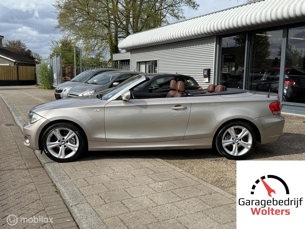 BMW 1-serie Cabrio 118i High Executive BRUIN LEDER AUTOMAAT, Euro 5, Achterwielaandrijving, 4 stoelen, Parkeersensor