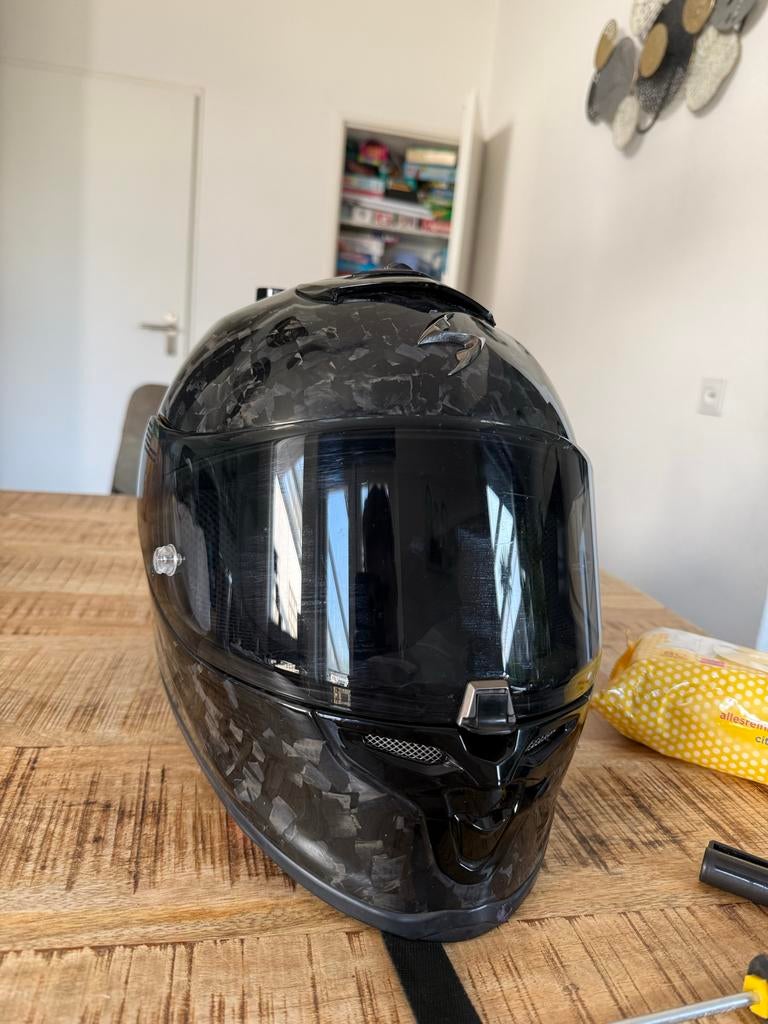Scorpion Exo R1 Carbon helm + Sena geluidssysteem, Motoren, Kleding | Motorhelmen, Heren, Tweedehands, Ophalen
