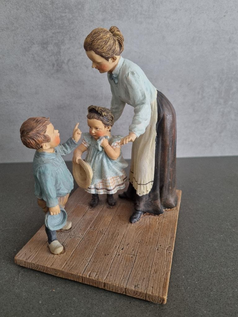 Beeldje OT en Sien met schooljuffrouw, Ophalen of Verzenden, Zo goed als nieuw, Overige typen