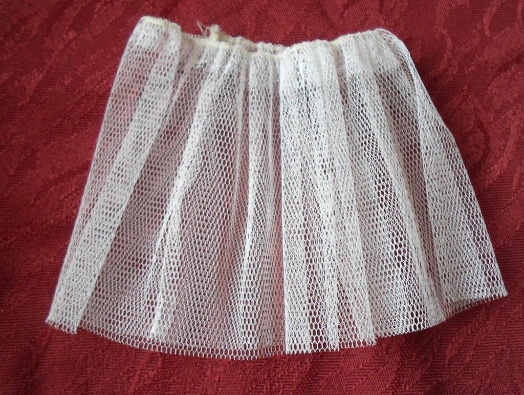 Petticoat /onderrok voor pop. Buikwijdte 22 cm, Ophalen of Verzenden, Zo goed als nieuw, Kleertjes