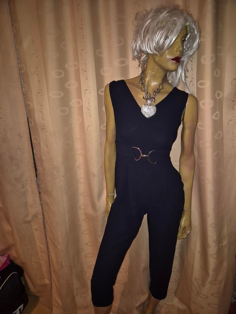 Zwarte jumpsuit met V-hals en gouden gesp mango maat XS, Kleding | Dames, Jumpsuits, Mango, Zwart, Ophalen of Verzenden, Zo goed als nieuw