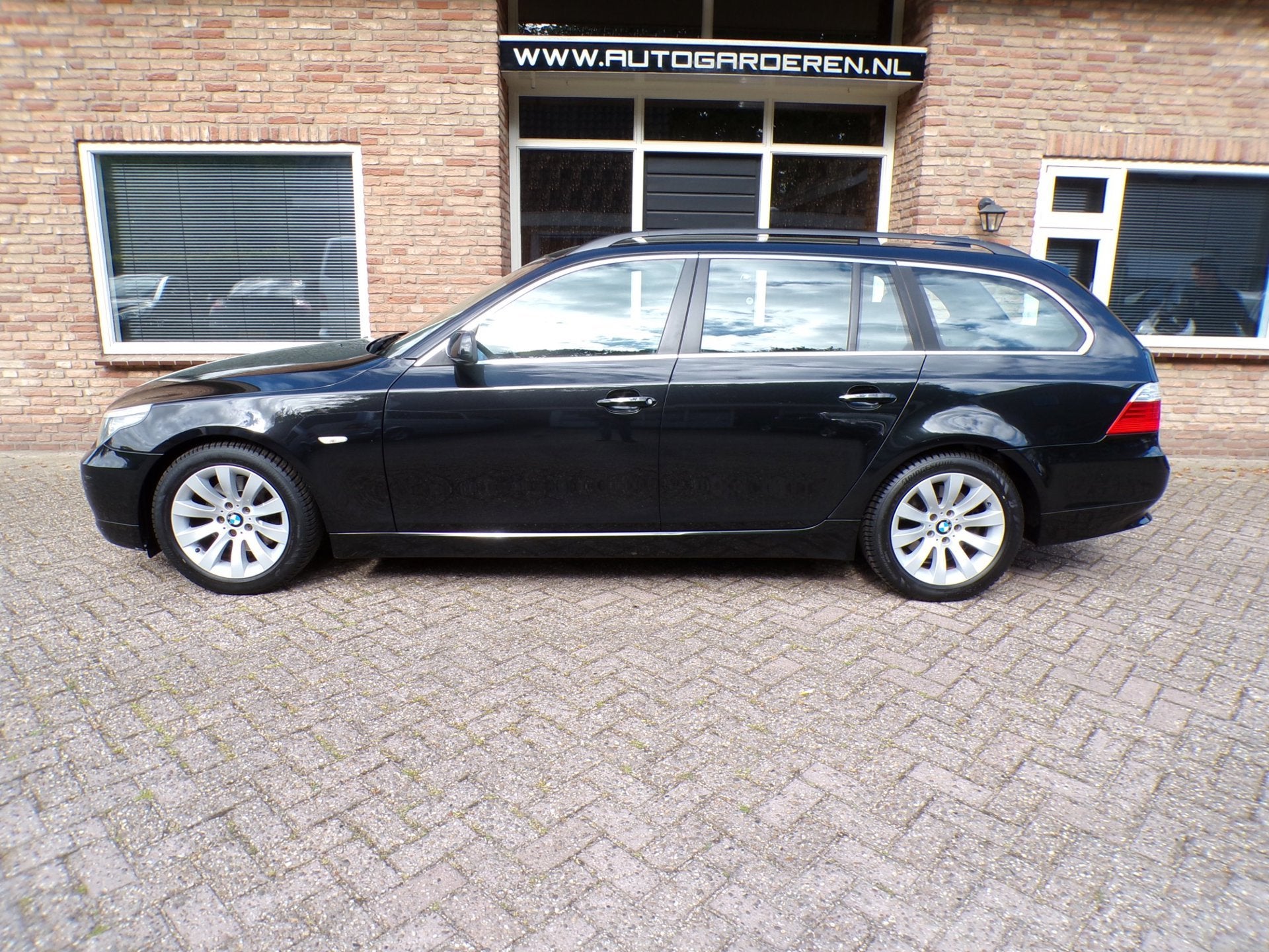 Foto 2 van BMW 5-serie Touring 523i Business Line