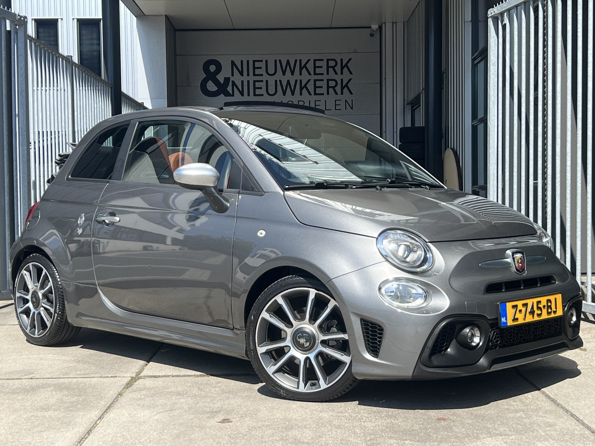 Fiat 500 1.4 T-Jet Abarth Turismo Cabriolet 70th Anniversary, Auto's, 15 km/l, 4 cilinders, Met garantie (alle), Leder