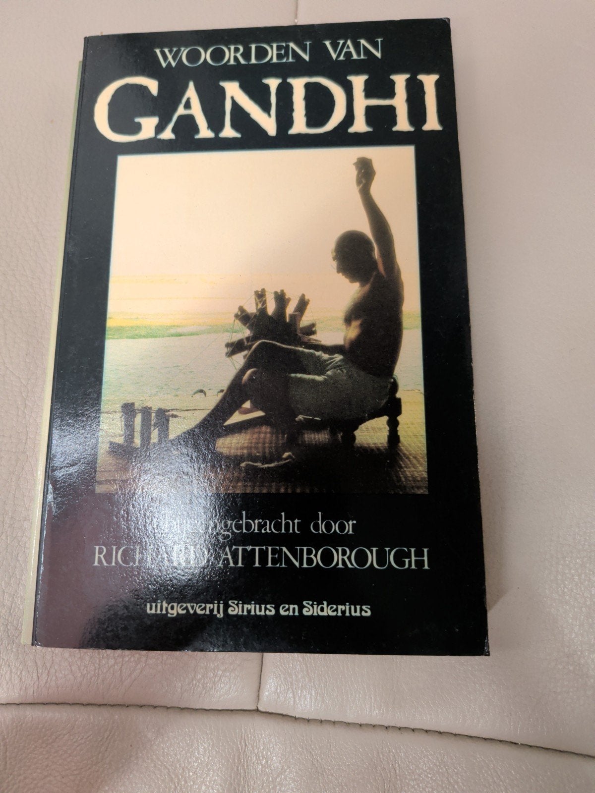 Woorden van Gandhi - Richard Attenborough, Boeken, Ophalen of Verzenden, Gelezen, Richard Attenborough, Politiek