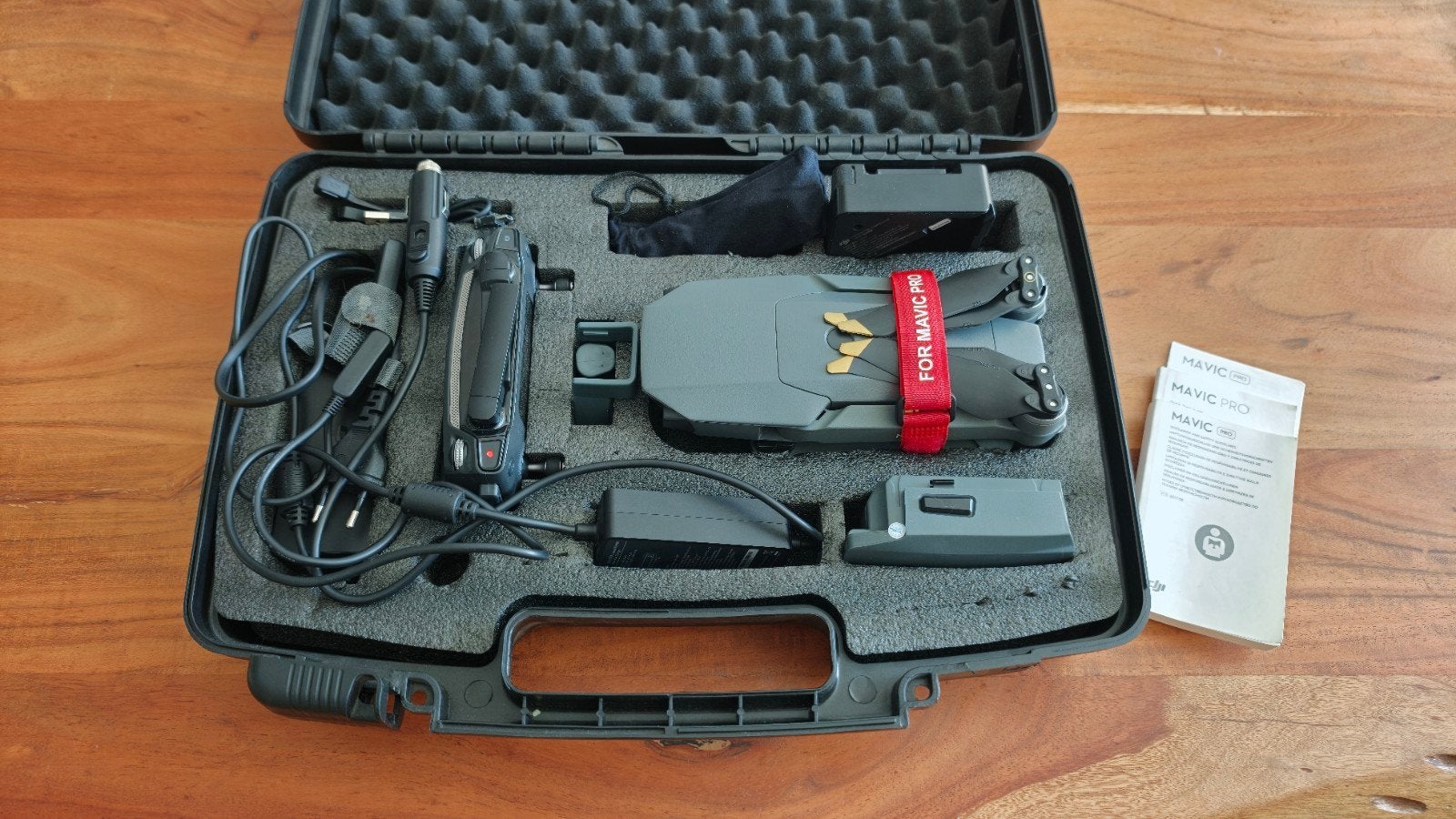 DJI Mavic Pro drone met 2 accus + veel accessoires in koffer, 250 tot 900 gram, 5 tot 10 kilometer, Zo goed als nieuw, DJI