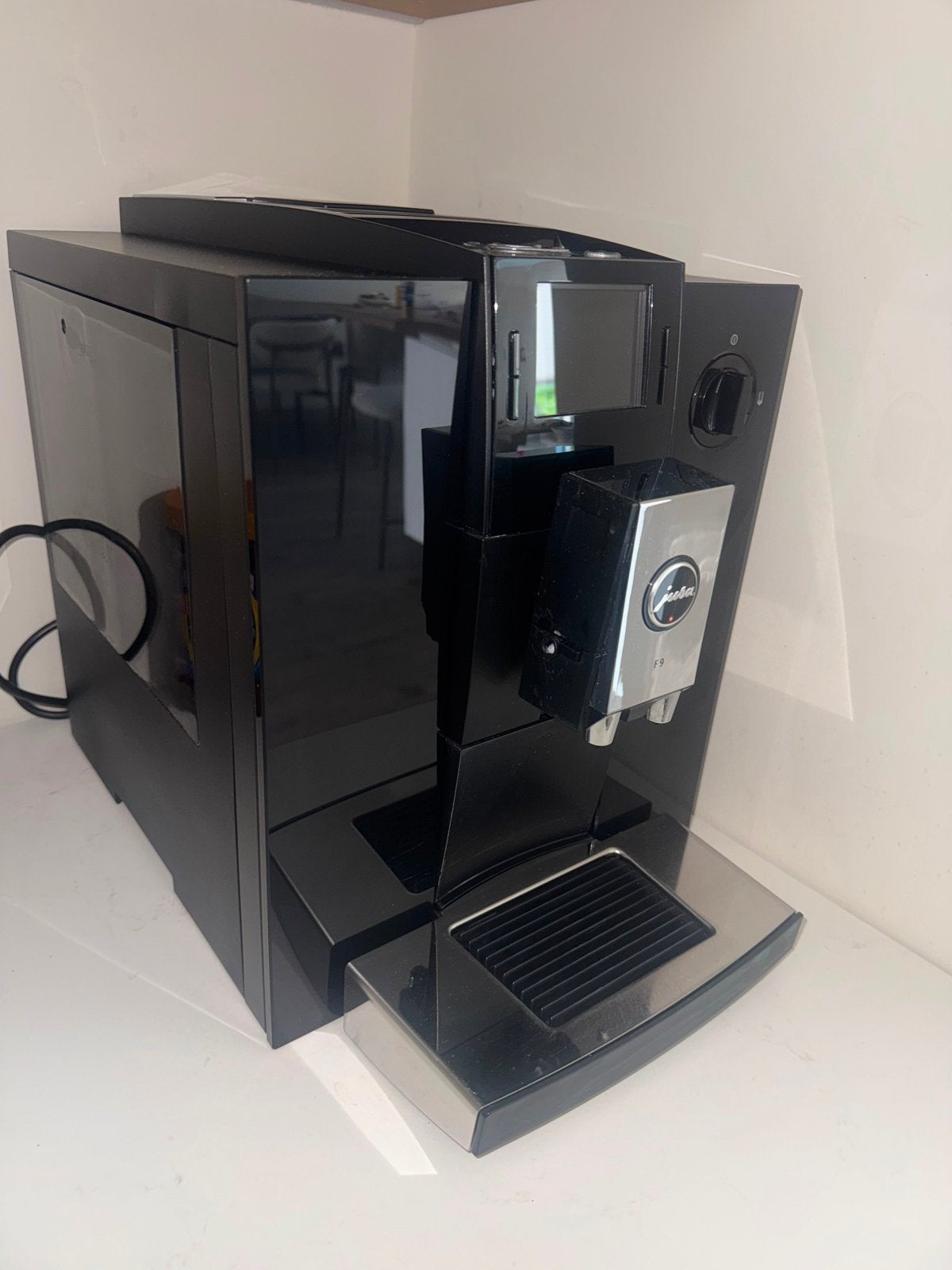 Jura F9 Koffiemachine -  goed onderhouden, Ophalen, Afneembaar waterreservoir, Gebruikt, Koffiemachine
