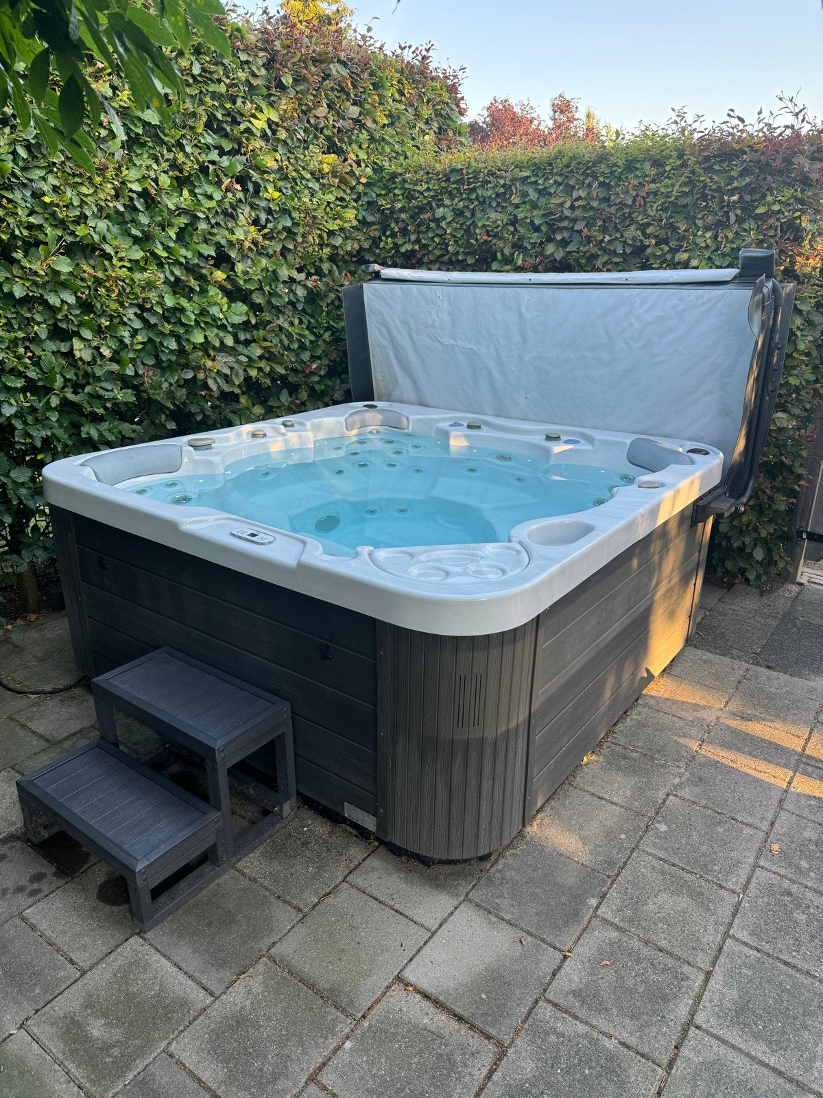 Jacuzzi gebruikt Wellis Spa Jupiter 6-pers Made in EU, Ophalen of Verzenden, Zo goed als nieuw, Pomp, Vast