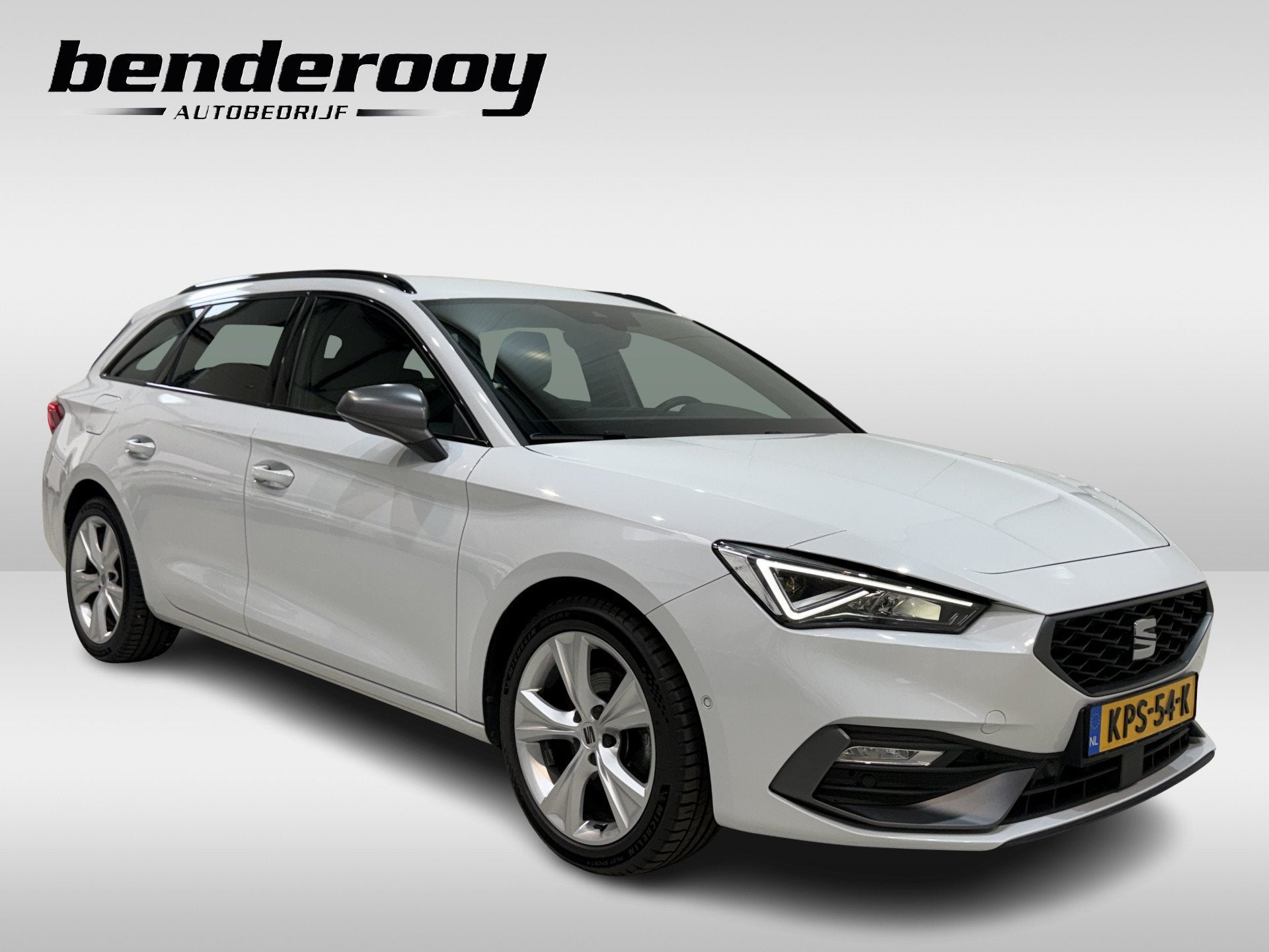 SEAT Leon Sportstourer 1.0 eTSI 110pk DSG FR | Leder | Trekh, Auto's, Dealer onderhouden, Gebruikt, Euro 6, 700 kg