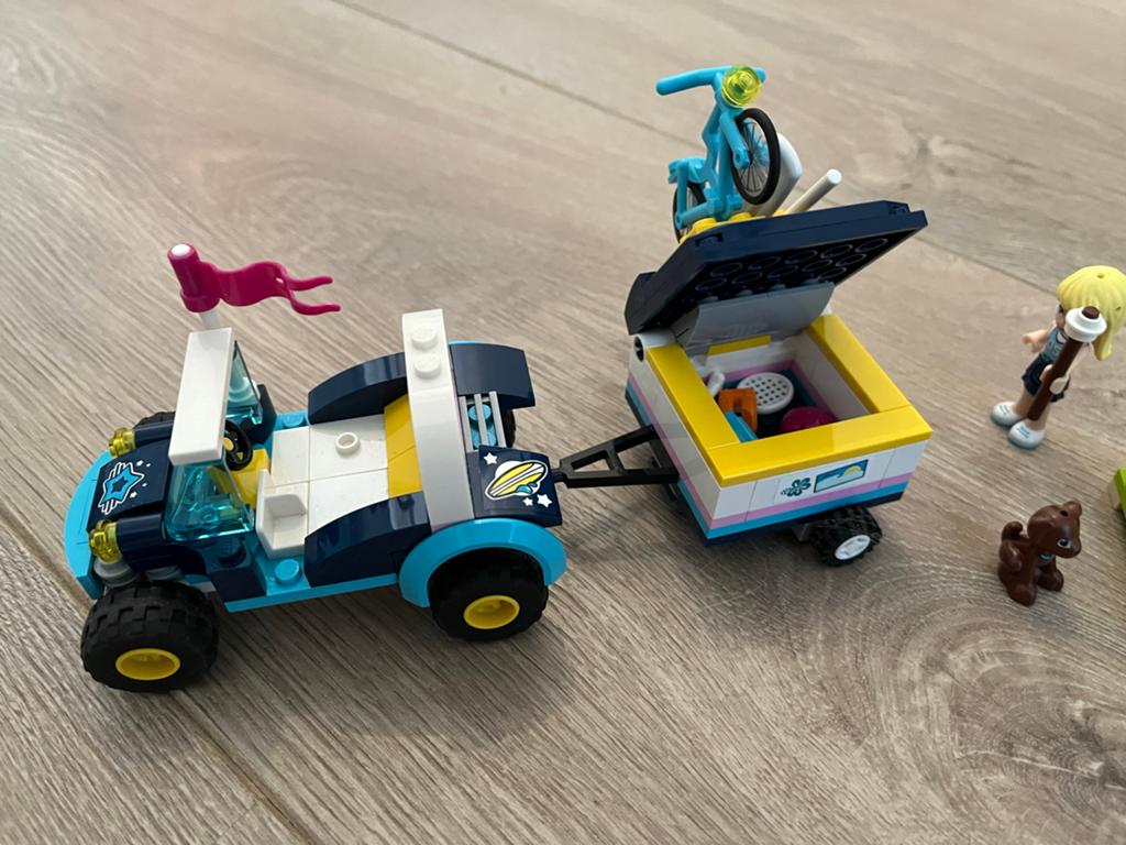 LEGO Friends Camper met aanhanger en kampvuur, Ophalen of Verzenden, Zo goed als nieuw