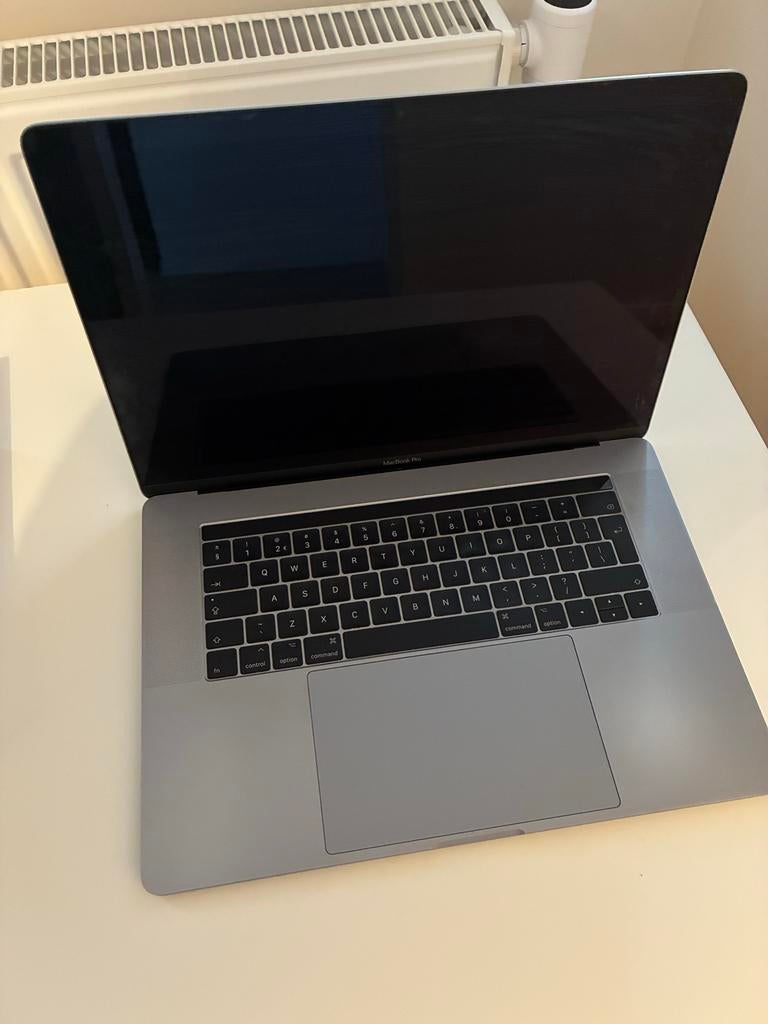 MacBook Pro 15.4 inch | TouchBar | 16GB RAM | 256GB SSD, MacBook Pro, 256 GB, 2 tot 3 Ghz, Ophalen of Verzenden