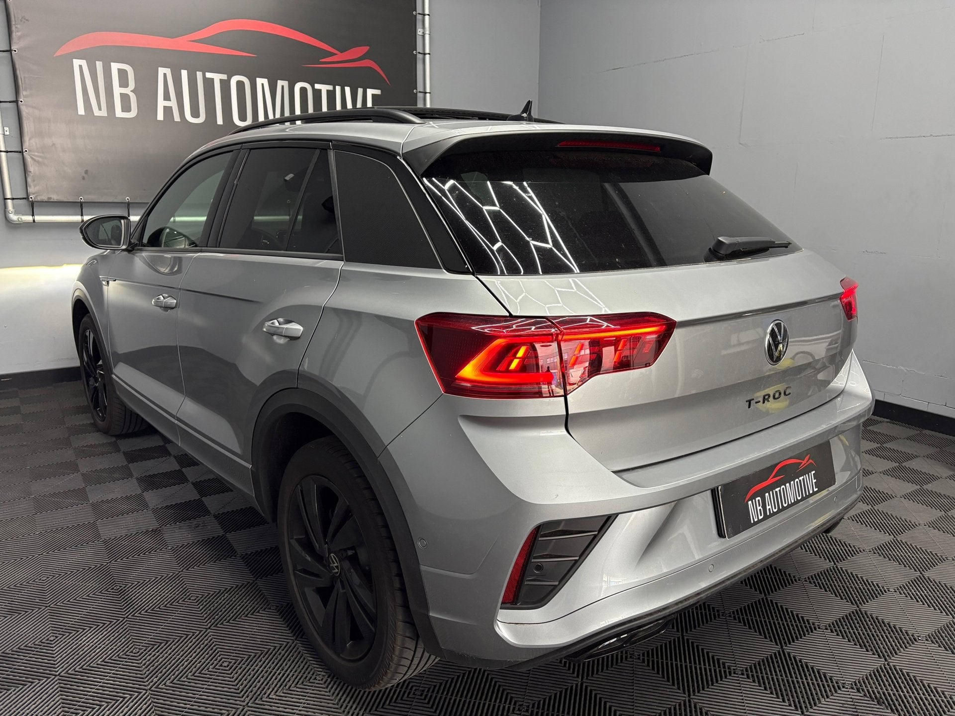 Volkswagen T-Roc 1.5 TSI R-Line Edition, Dealer onderhouden, Zwart, 4 cilinders, 150 pk