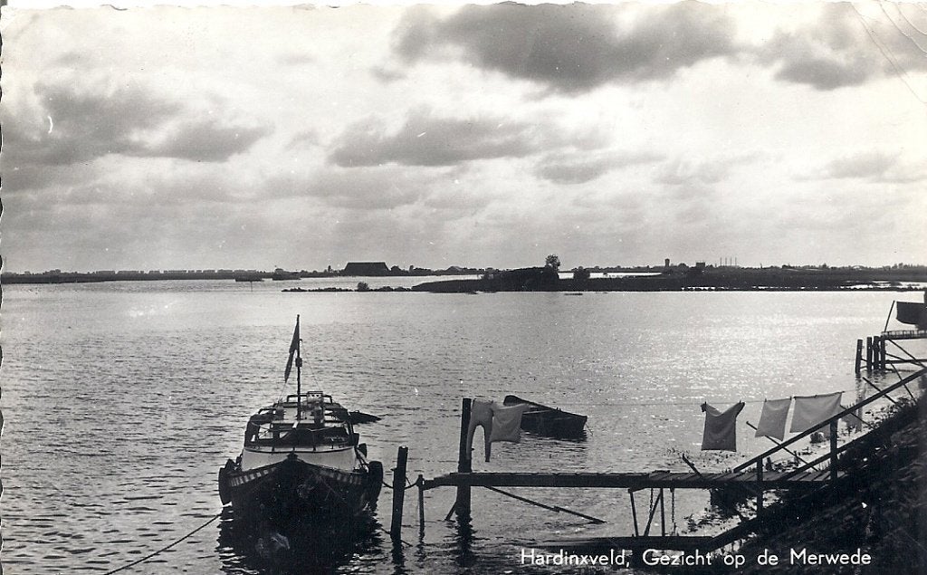 Hardinxveld Gezicht op de Merwede met bootje en wasgoed 1960, Verzenden, 1960 tot 1980, Gelopen, Zuid-Holland