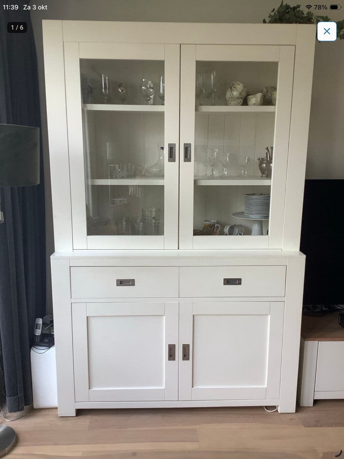 Witte vitrinekast, Ophalen, Gebruikt, 100 tot 150 cm, Met lade(s)