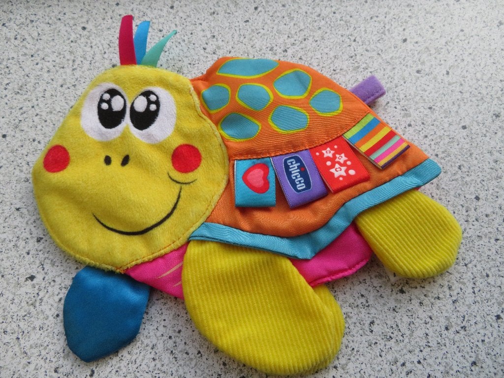 Knuffeldoek schildpad merk Chicco pieper labels + speenlint, Ophalen of Verzenden, Zo goed als nieuw, Wasbaar, Meerkleurig