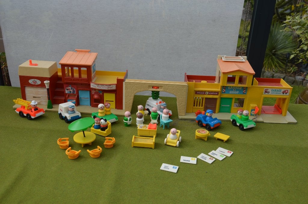 Vintage Fisher Price Family Village 1973 met 5 poststukken!, Ophalen of Verzenden, Gebruikt, Speelset