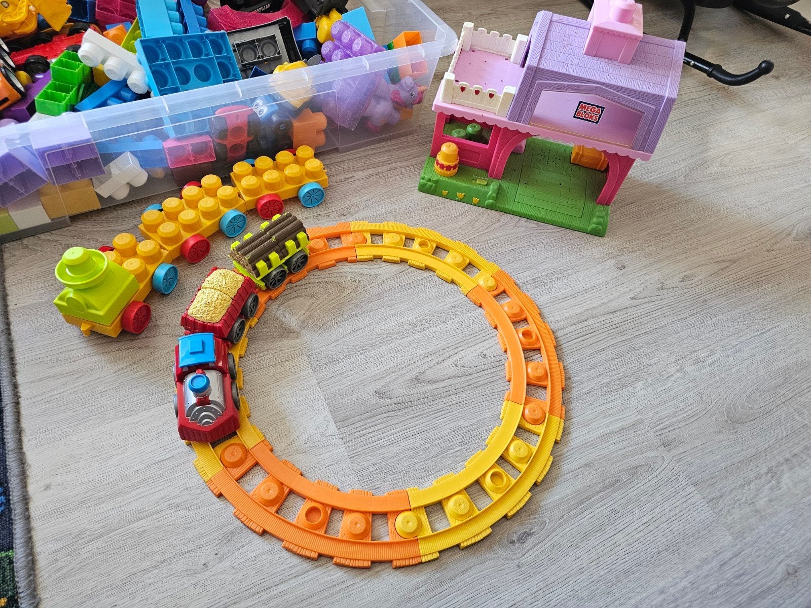 Grote set Mega Bloks met trein, rails en huisje, Ophalen, Zo goed als nieuw, Megabloks