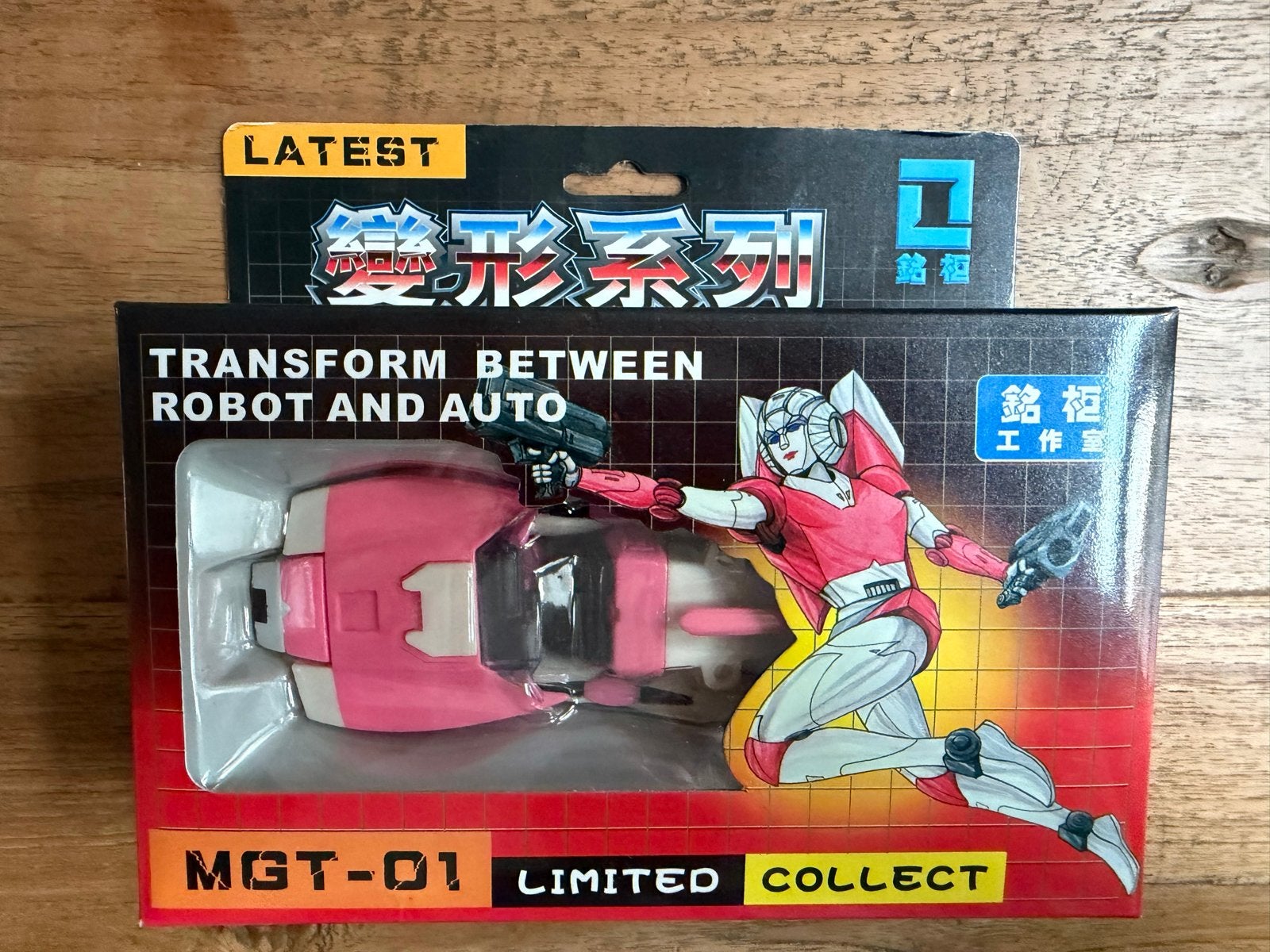 Transformers MGT-01 Delicate Warrior (Arcee) - Compleet, Verzamelen, Overige generaties, Ophalen of Verzenden, Zo goed als nieuw