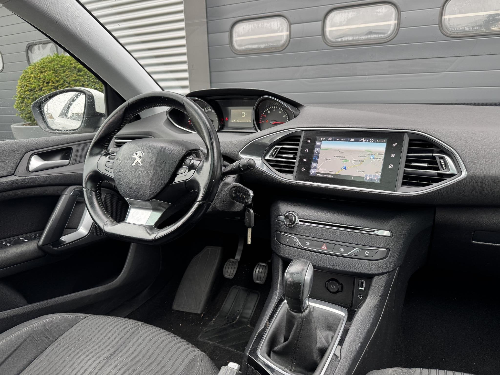 Peugeot 308 SW 1.2 PureTech Blue Lion ENGINE NOT 100% | Pano, Voorwielaandrijving, Stof, Gebruikt, Euro 6