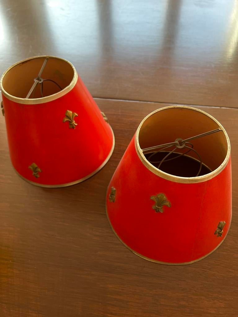 Vintage rode kappen met fleur de lys, 13x15cm, Rond, Ophalen of Verzenden, Zo goed als nieuw, Minder dan 25 cm