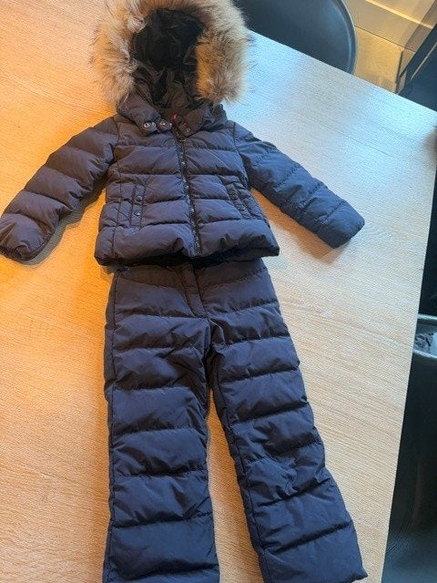 Moncler skipak kind maat 116/6 jaar – jas + skibroek – blauw, Moncler, Ophalen of Verzenden, Gedragen, Pak