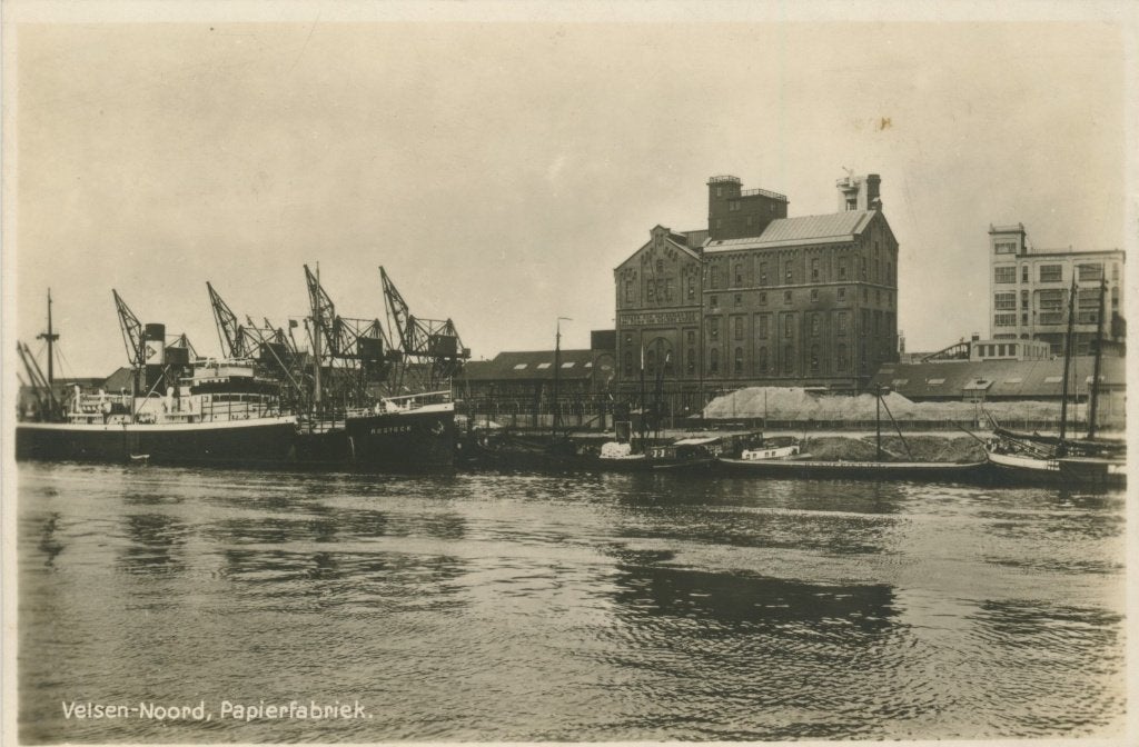 Fotokaart Velsen Noord, Papierfabriek., Ophalen of Verzenden, 1920 tot 1940, Gelopen, Noord-Holland