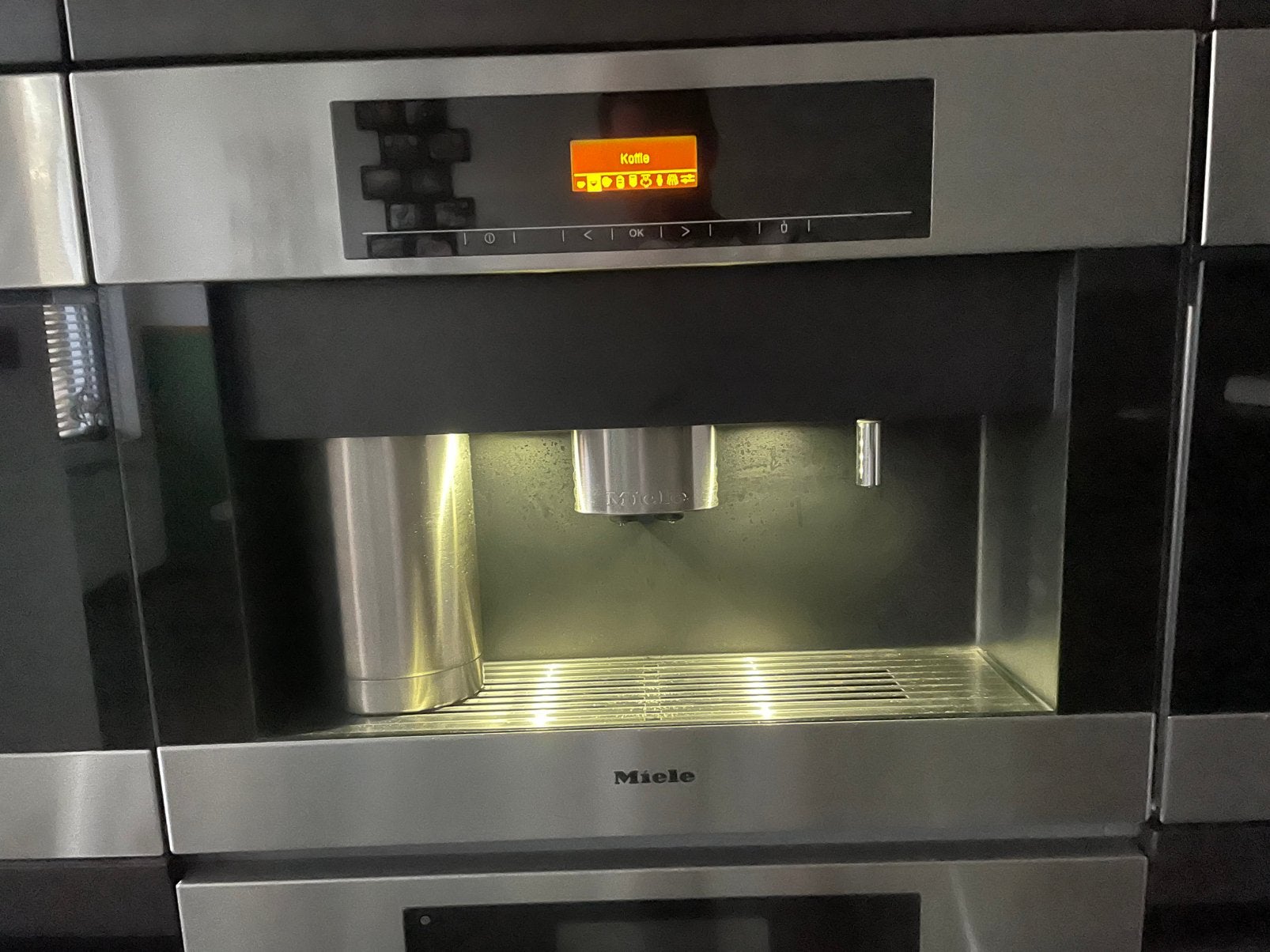 Miele inbouwkoffiezetapparaat CVA 5060, Witgoed en Apparatuur, Koffiezetapparaten, Ophalen, Gebruikt, Koffiemachine, Koffiebonen