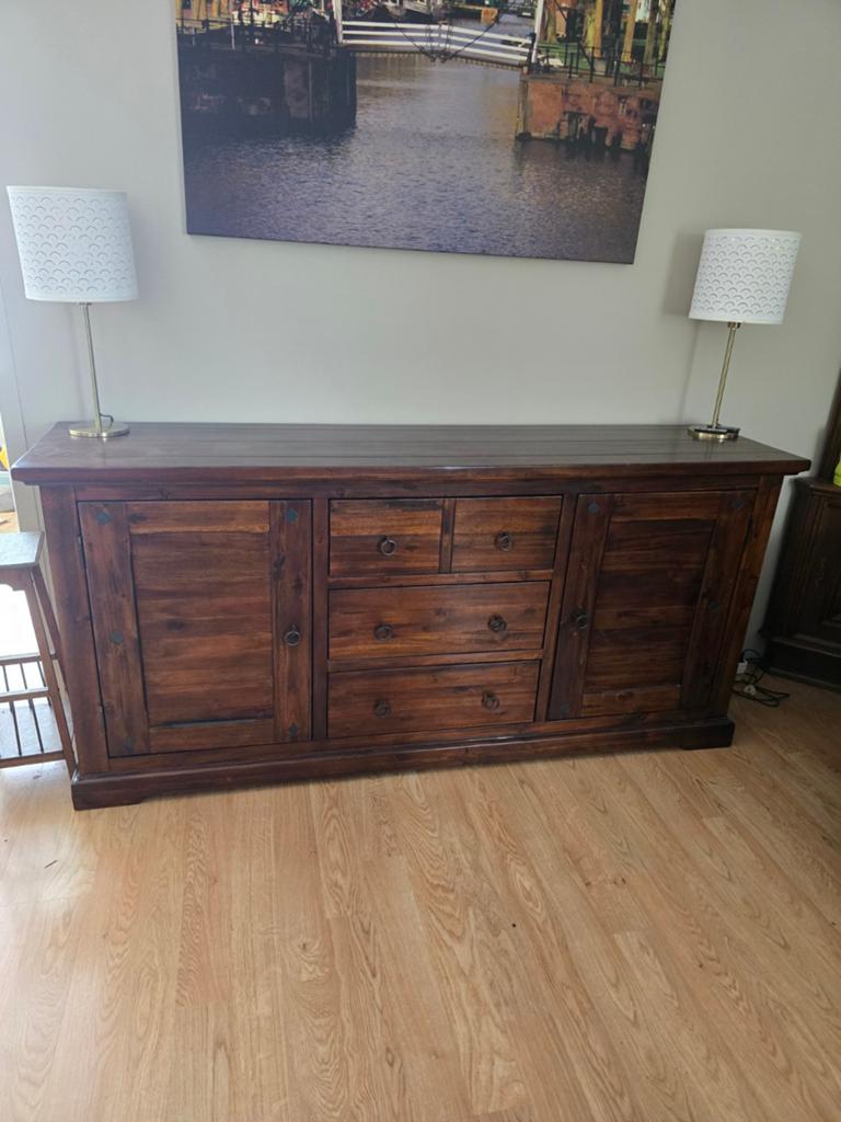 Massief houten dressoir met lades en deuren, Huis en Inrichting, Kasten | Dressoirs, 150 tot 200 cm, Ophalen of Verzenden, Zo goed als nieuw