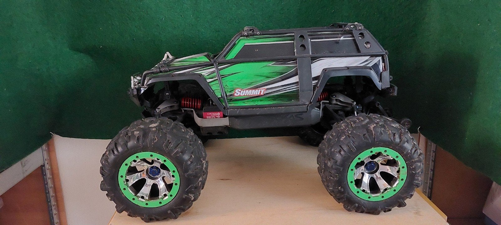 Traxxas Summit 1:10 RC Monster Truck - Klaar voor Avontuur, Hobby en Vrije tijd, Gebruikt, Auto offroad, Schaal 1:10, RTR (Ready to Run)