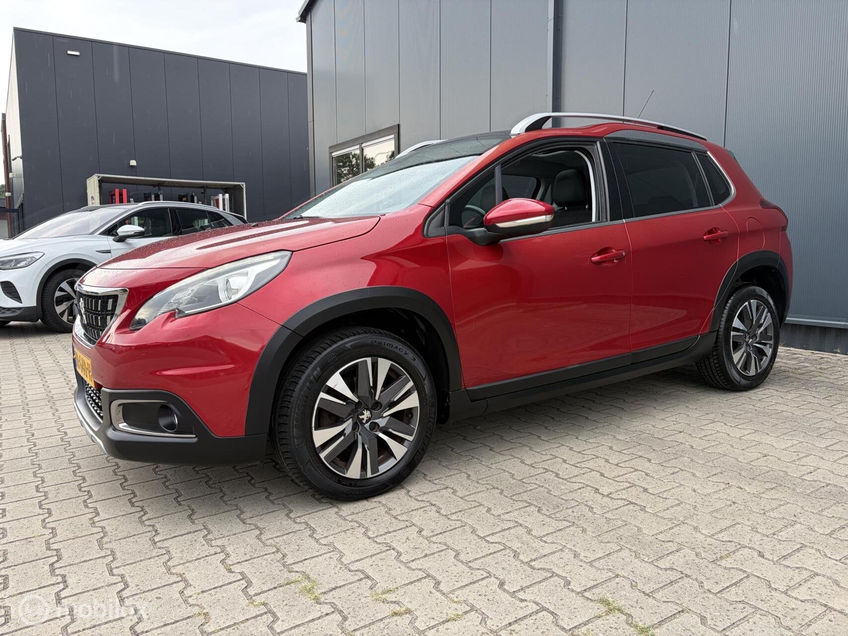Peugeot 2008 1.2 PureTech Blue Lease Executive Nieuwe Distri, Auto's, Voorwielaandrijving, Dealer onderhouden, Euro 6, Bedrijf