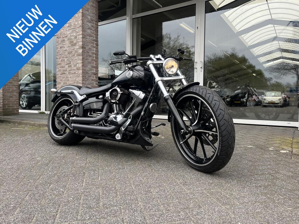 Harley Davidson 103 FXSB Softail Breakout, Motoren, Motoren | Harley-Davidson, Laan van Vredenoord 33
2289 DA  Rijswijk, NL, 1690 cc