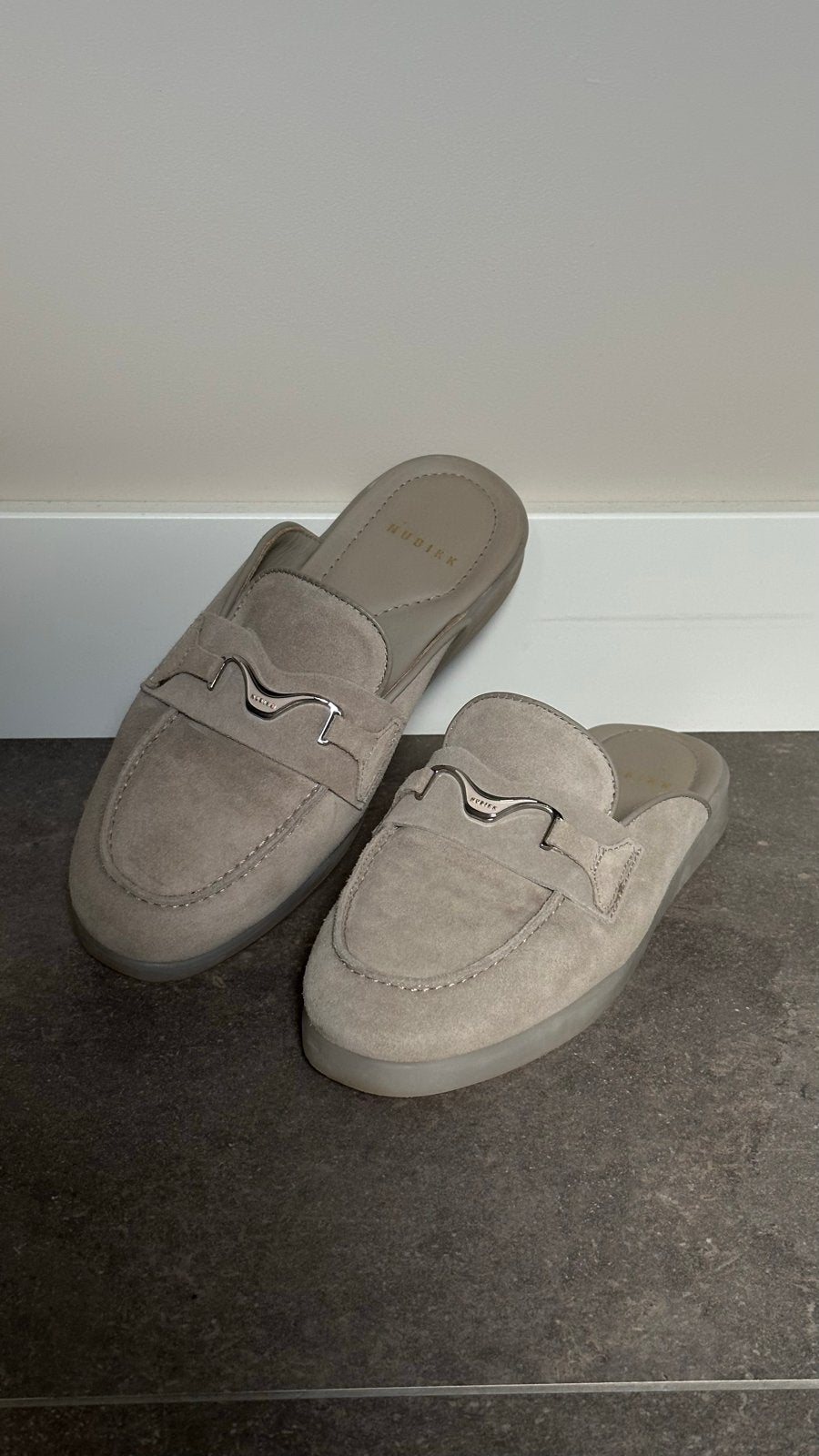 NUBIKK Joan Mule - Zo goed als nieuw - Maat 38, Ophalen, Zo goed als nieuw, Beige, Sandalen of Muiltjes