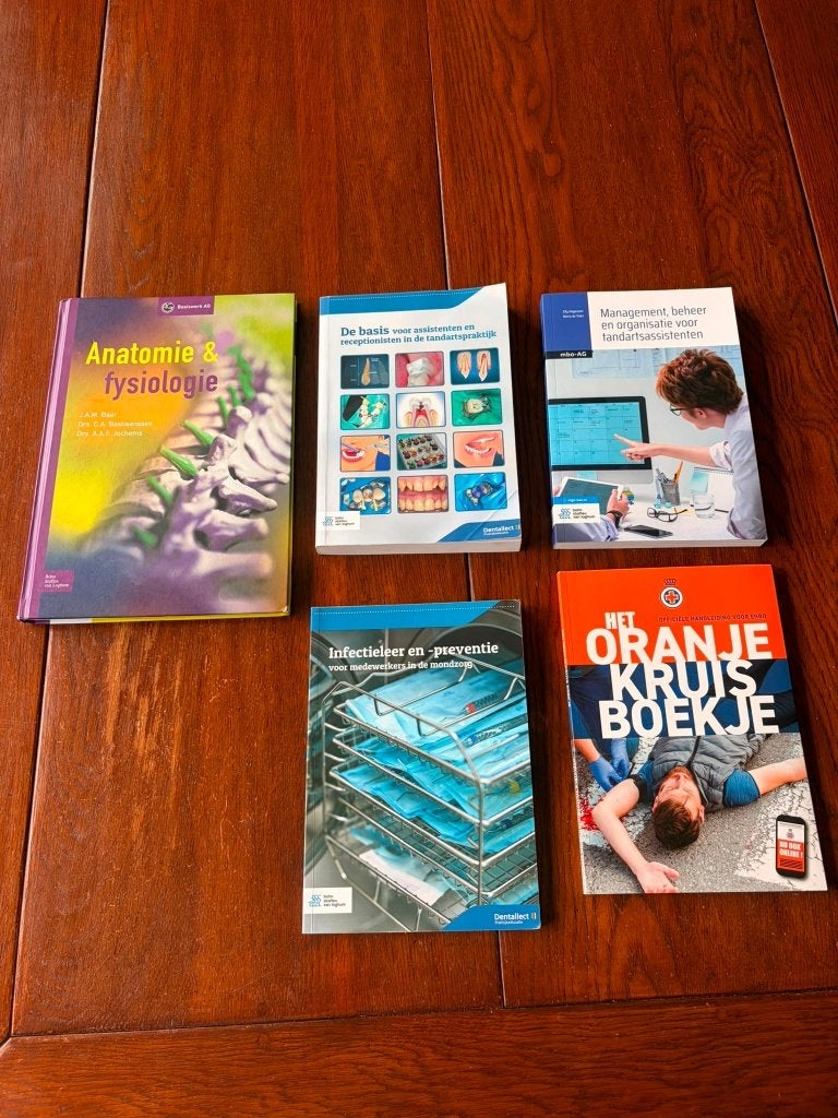 Schoolboeken tandartsassistent, Ophalen of Verzenden, Zo goed als nieuw, Overige niveaus