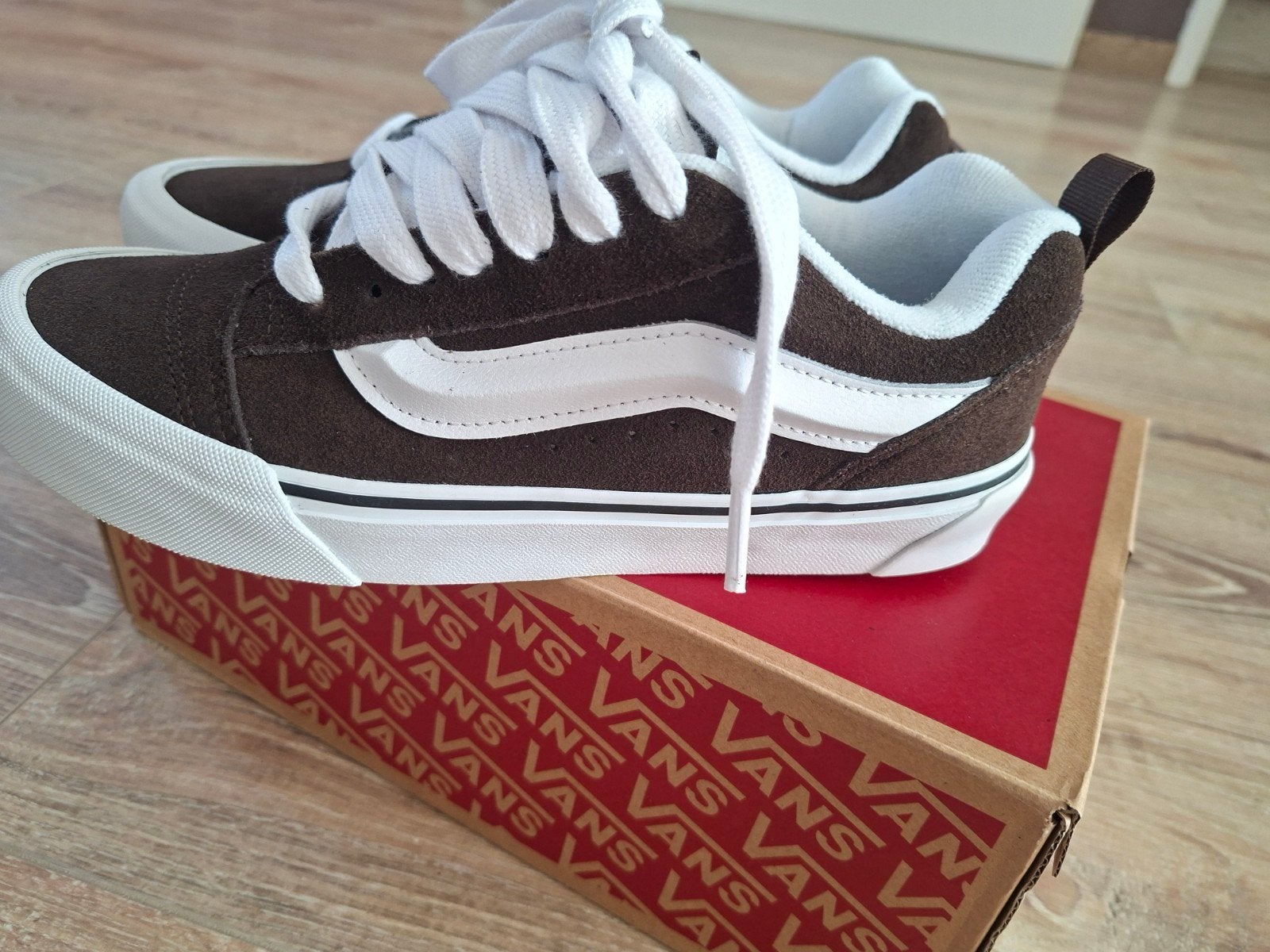 VANS knu skool suede/leer in donkerbruine mocca kleur mt 39, Bruin, Nieuw, Ophalen of Verzenden, Sneakers of Gympen