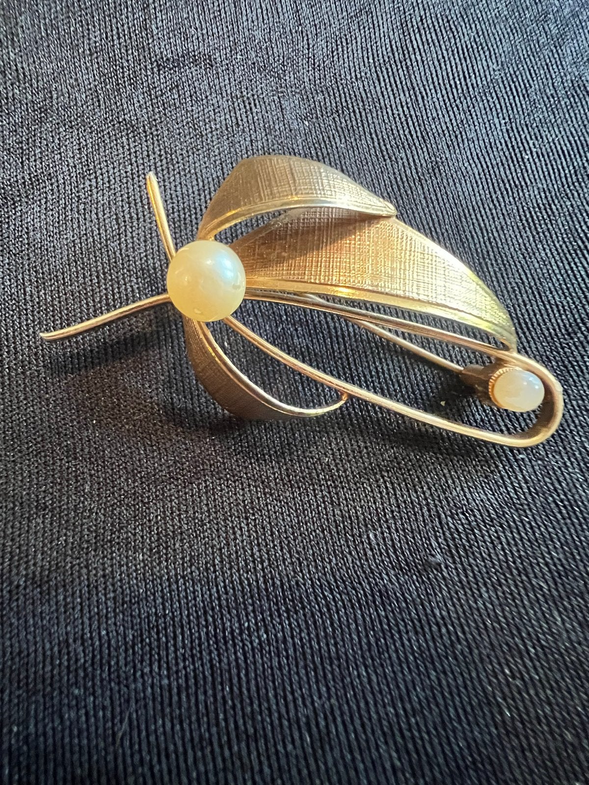Elegante double Gouden Broche met Parel - Tijdloze Stijl, 4 tot 7 cm, Ophalen of Verzenden, Zo goed als nieuw, Met parel
