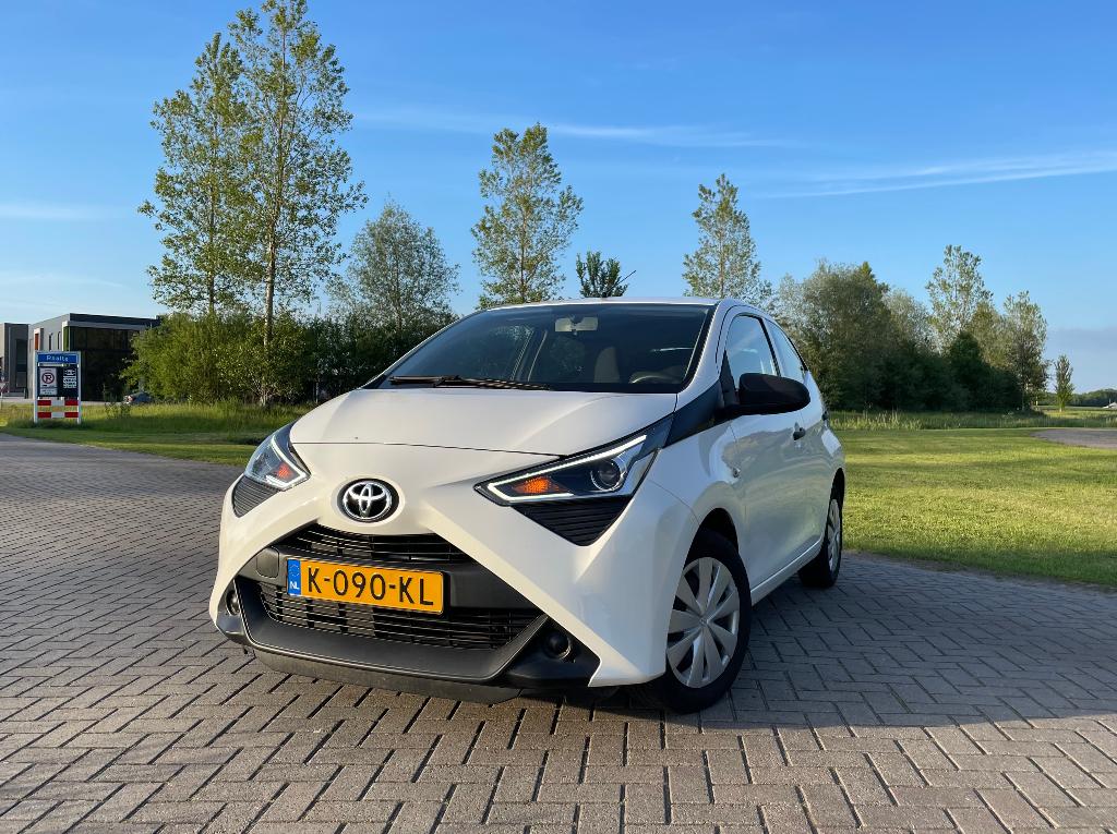 Toyota Aygo 1.0 VVT-i X-Fun 5DRS 72pk |Airco|Cruise|LED, Voorwielaandrijving, Stof, Euro 6, 4 stoelen