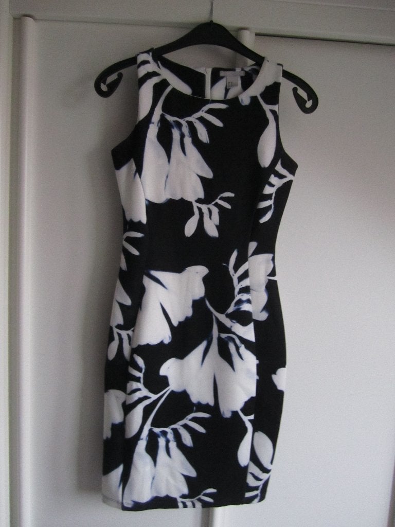 jurk H&M maat XS / 34, H&M, Zwart, Ophalen of Verzenden, Zo goed als nieuw