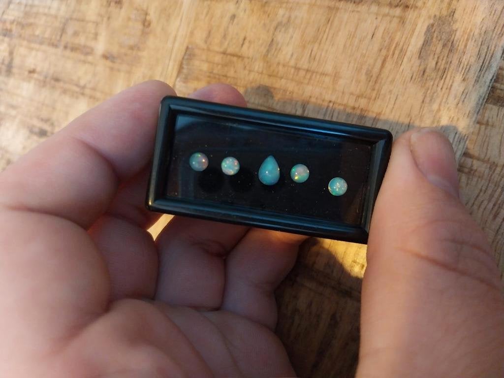 Set met welo opaal cabochons 3, Ophalen of Verzenden