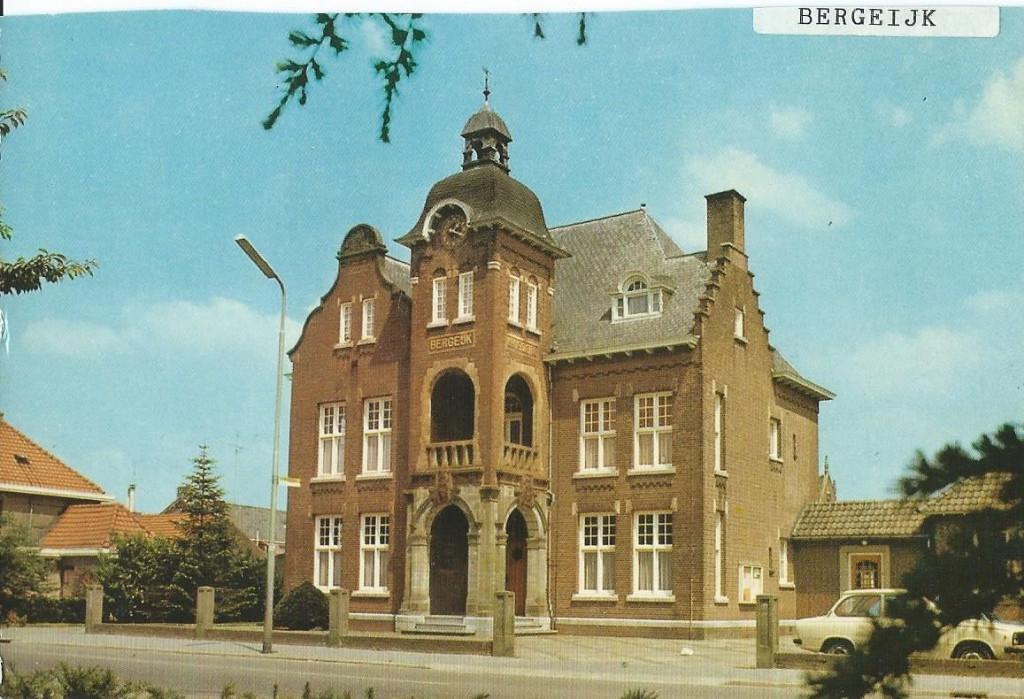 Ansichtkaart  BERGEIJK Gemeentehuis, Verzamelen, Ansichtkaarten | Nederland, Verzenden, 1960 tot 1980, Gelopen, Noord-Brabant
