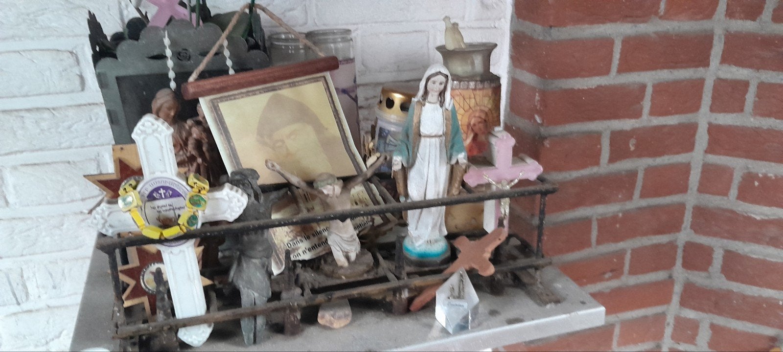 Diverse religieuze beelden en iconen, Ophalen