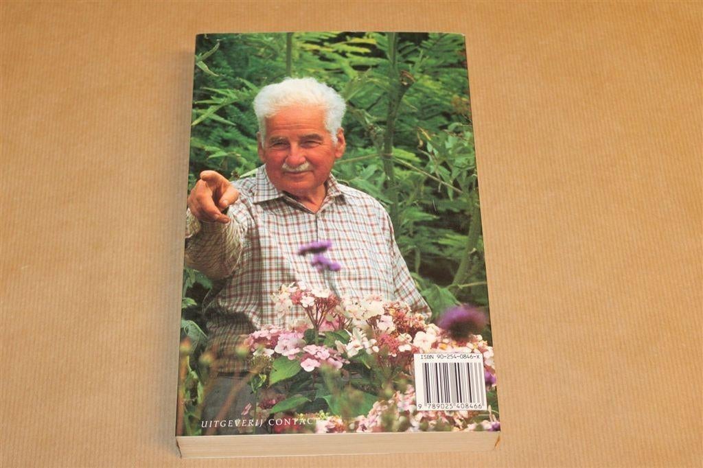 Mijn Hartstocht de Tuin — 12 Maanden Tuinieren, Lloyd, Boeken, Ophalen of Verzenden, Gelezen, Tuinieren en Tuinplanten